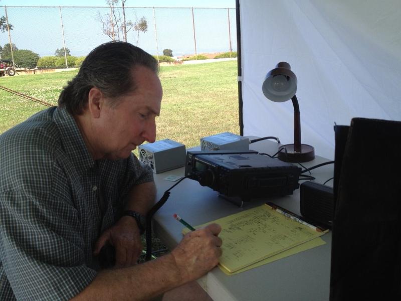 MD photo (180).jpg - Clay Davis AB9A logging and working at the SSB station